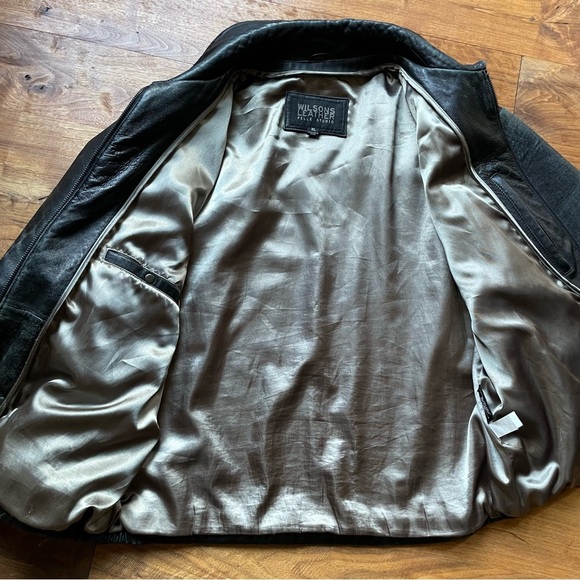 Vintage Wilsons Classic Distressed Black 100% Leather Bomber Jacket - Picture 7 of 16